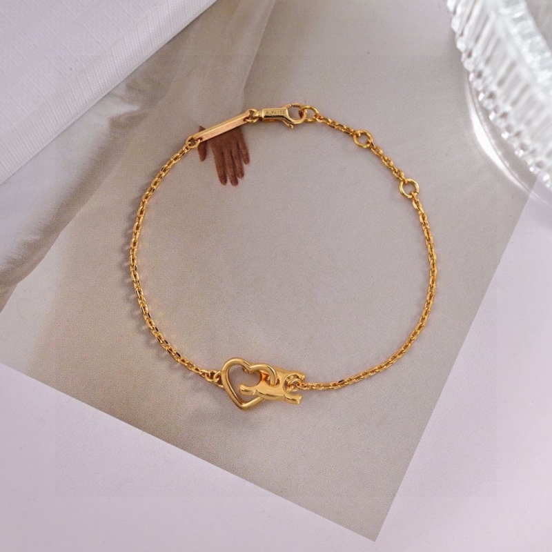 Ce1i*e necklaces